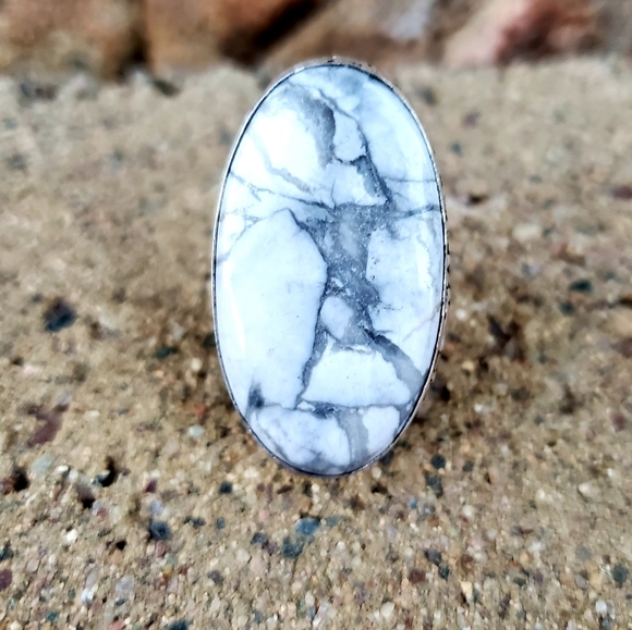 New Howlite 925 Silver Statement Ring. - Picture 6 of 12